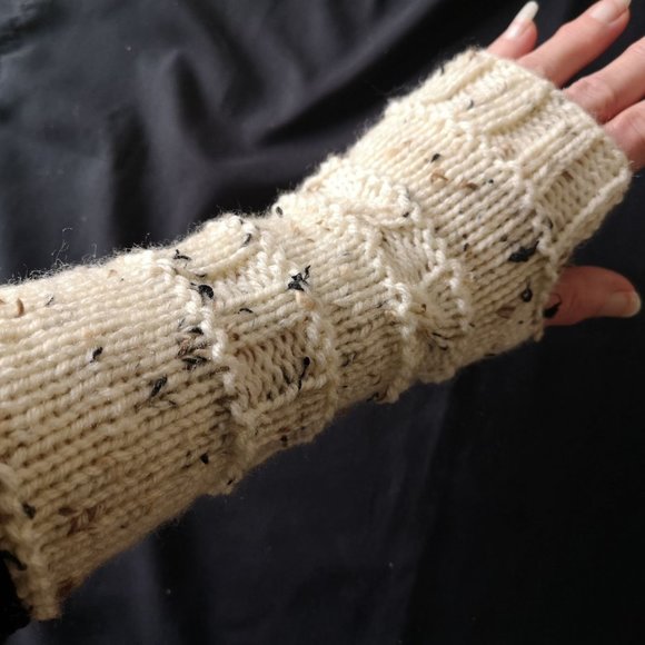 Creme/Brown Aran Tweed HandKnit Adult Seamless Fingerless Gloves Mittens Gift - Picture 1 of 6